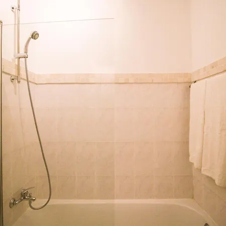 منزل للإقامة Queluz Residence *